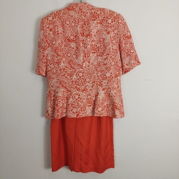 Lily & Taylor Short Sleeve Suit 3 Piece, Jacket, Top, Skirt, Orange Floral Sz 10 - Picture 2 of 15